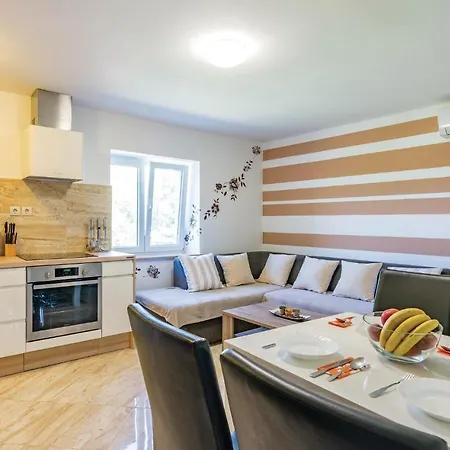 Apartment Awesome In Svpetar U Sumi