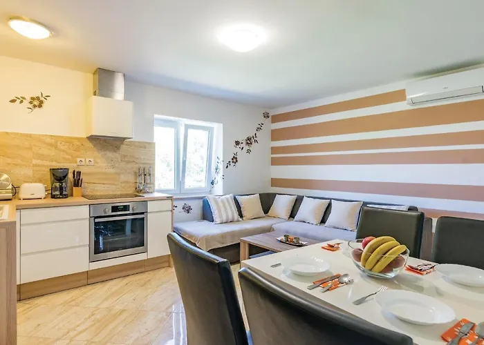 Appartement Awesome In Svpetar U Sumi